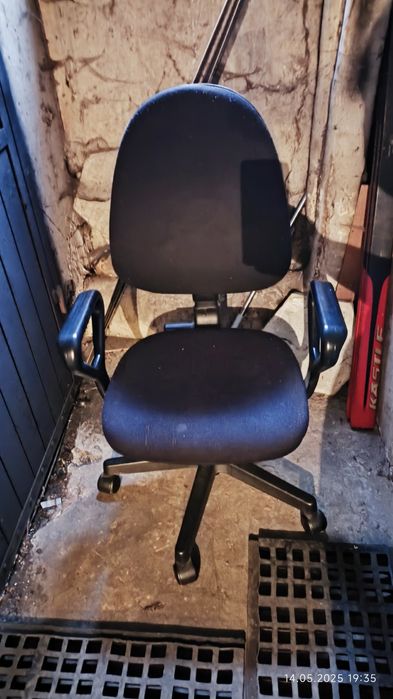 Офис стол в много добро състояние.