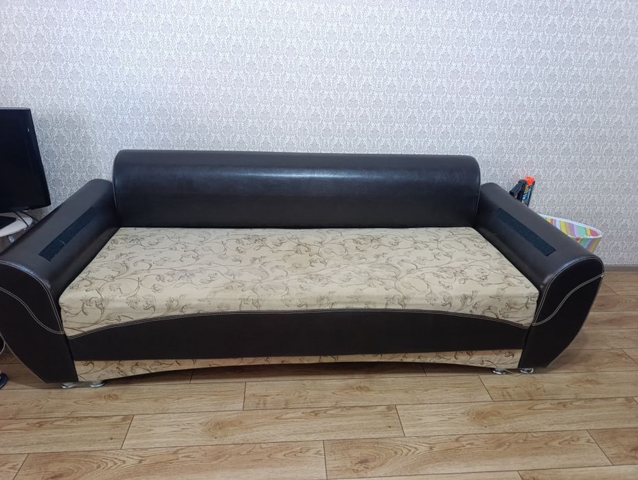 Продам диван с креслами