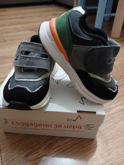 Детски велурени маратонки КК в сиво, черно и зелено