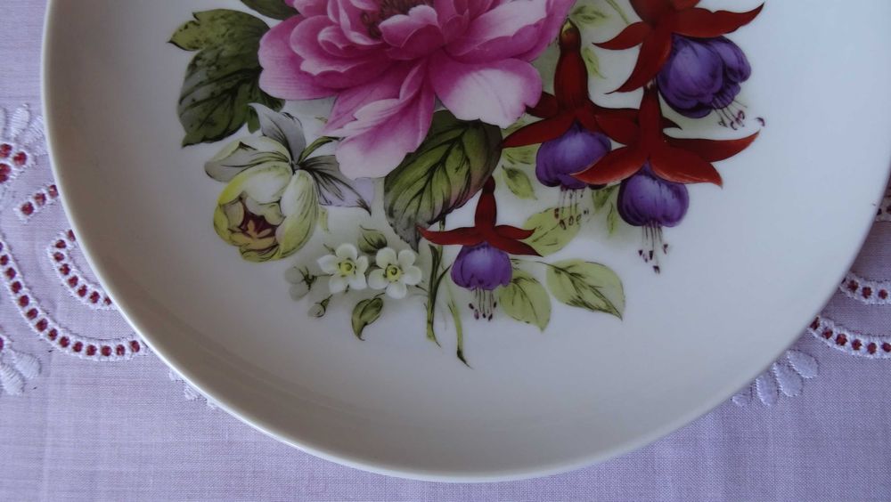 Чиния за стена АК Kaiser W Germany.