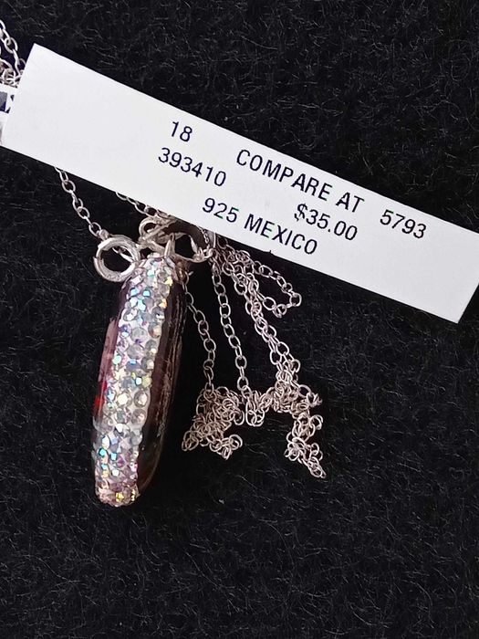 Продавам двустранно сребърно  бижу със синджирче проба 925