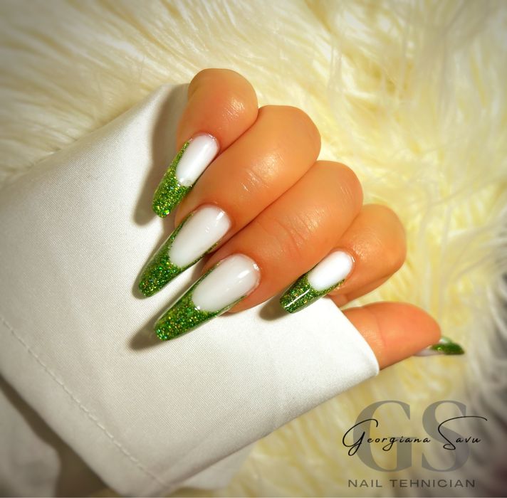 Unghii cu gel..oja semi Baba novac