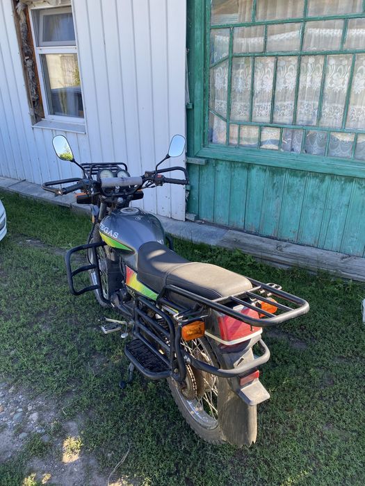 Мотоцикл 200 кубов продам.