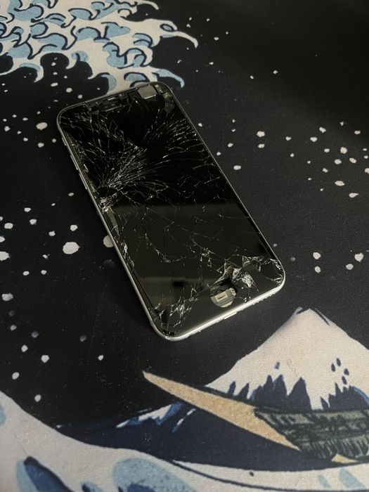 продам айфон 6s.
