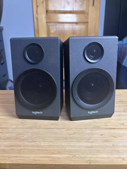 Logitech Z333 2.1 – Sunet puternic, stare bună