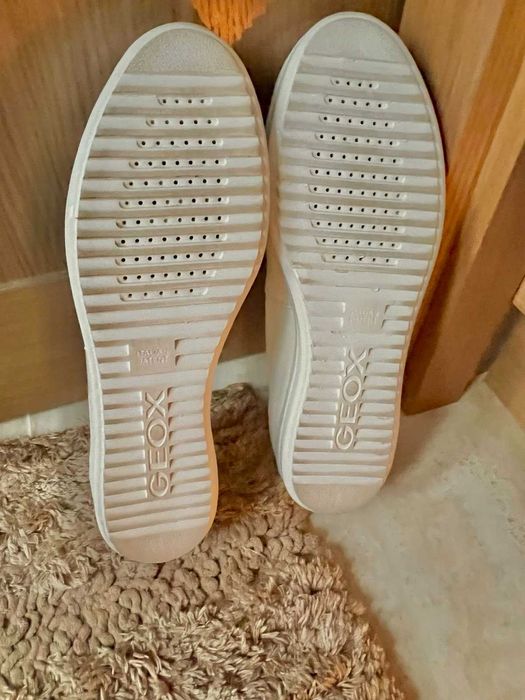 продавам обувки Geox