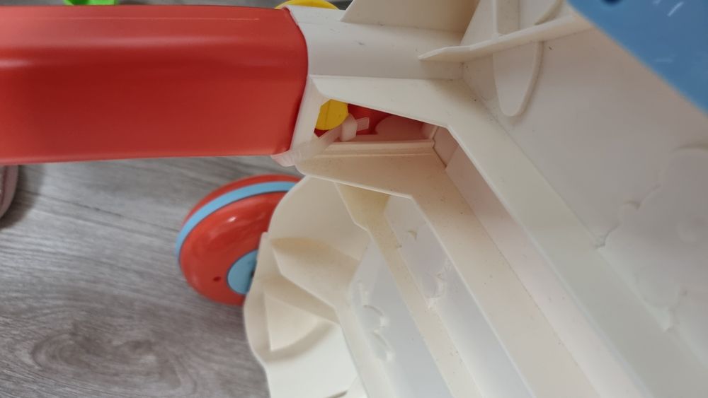 Antepremergator si masuta de joaca 2 in 1 pentru copii