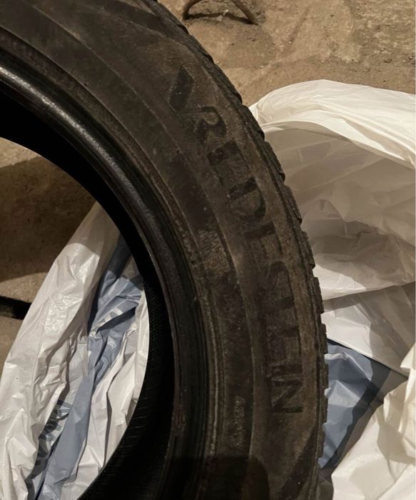 Един брой зимна Vredestein 225/55/17, 10 лв.