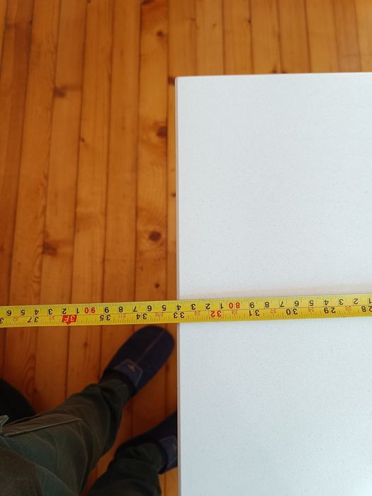 Трапезна маса от технически камък