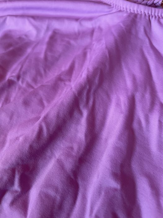 Цял бански, с лек дефект