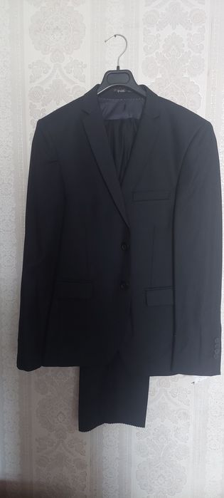 Продам костюм для подростка