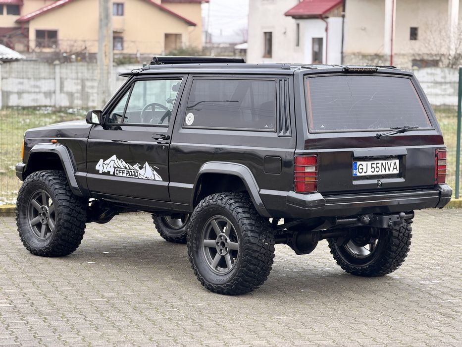 Vand / schimb Jeep XJ /Autoutilitar / 2.1 Diesel