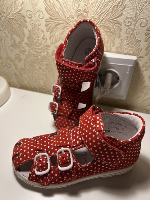 Фирменные босоножки richter на девочку