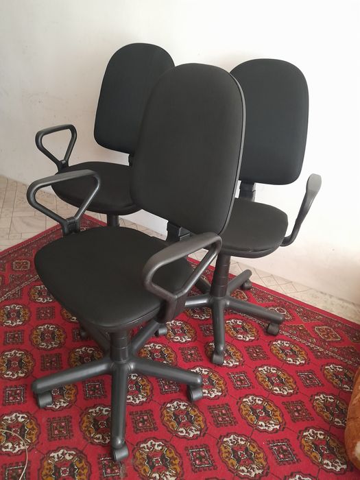 Продаются офисное кресло в хорошем состоянии.