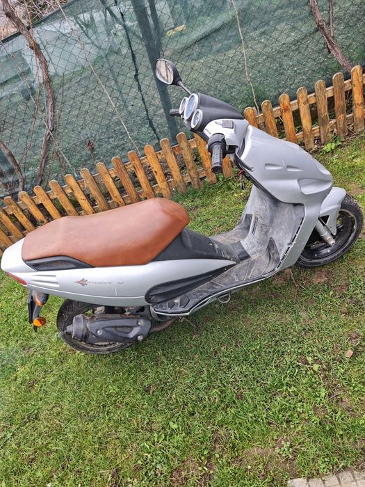 Продавам скутер  49 кубика