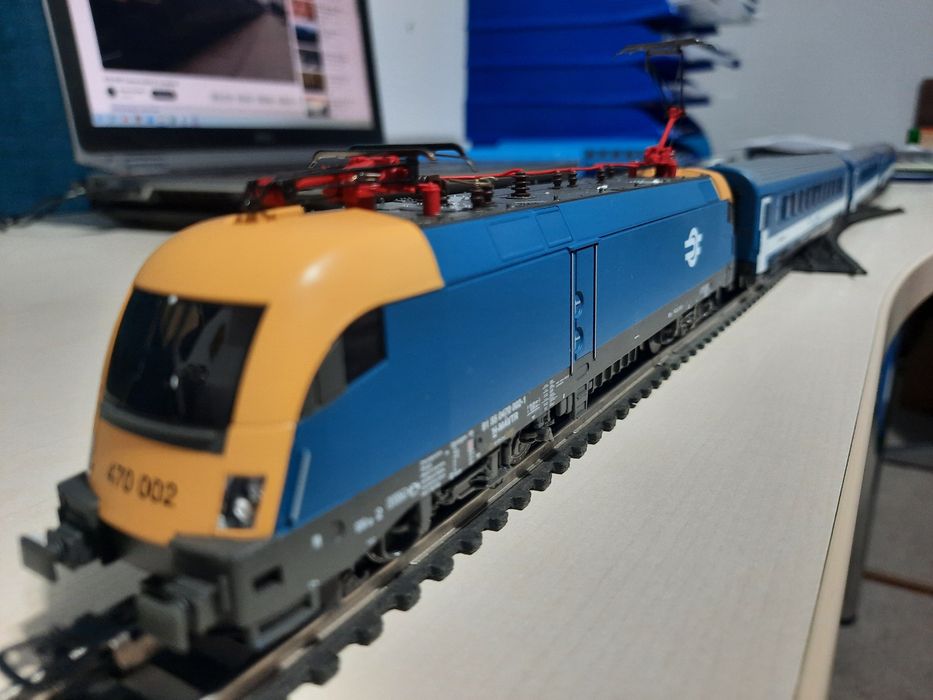 Raritate vagoane calatori MAV si locomotiva MAV, cadoul ideal  pt dvs