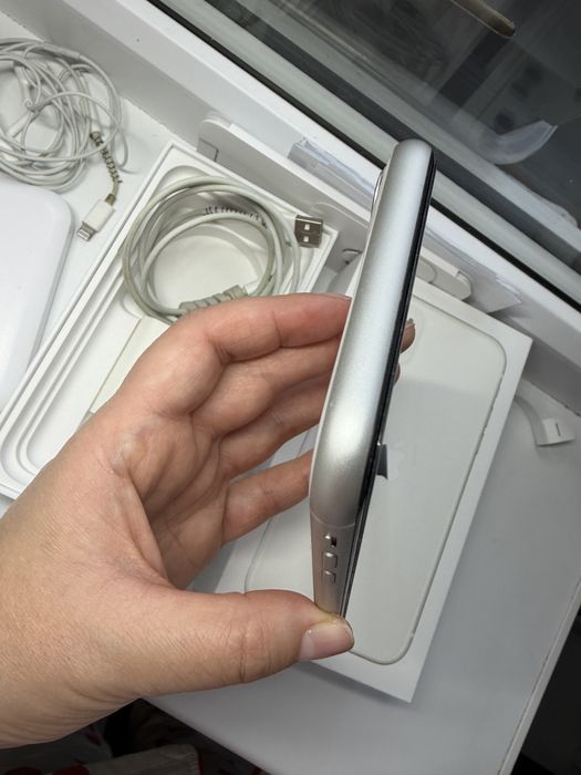 Продам Айфон 11 64 гб