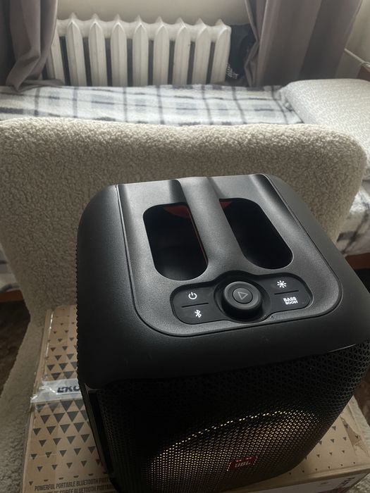 Продавам JBL  Partybox Encore