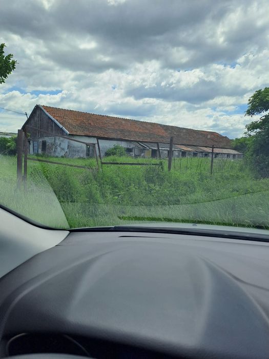 Vând construcție zootehnica