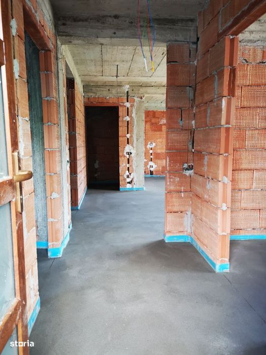 Apartamente in Case insiruite de 5 camere cu gradina si loc de parcare
