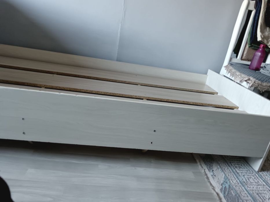 Продам кровать без матраса односпалка 90*200