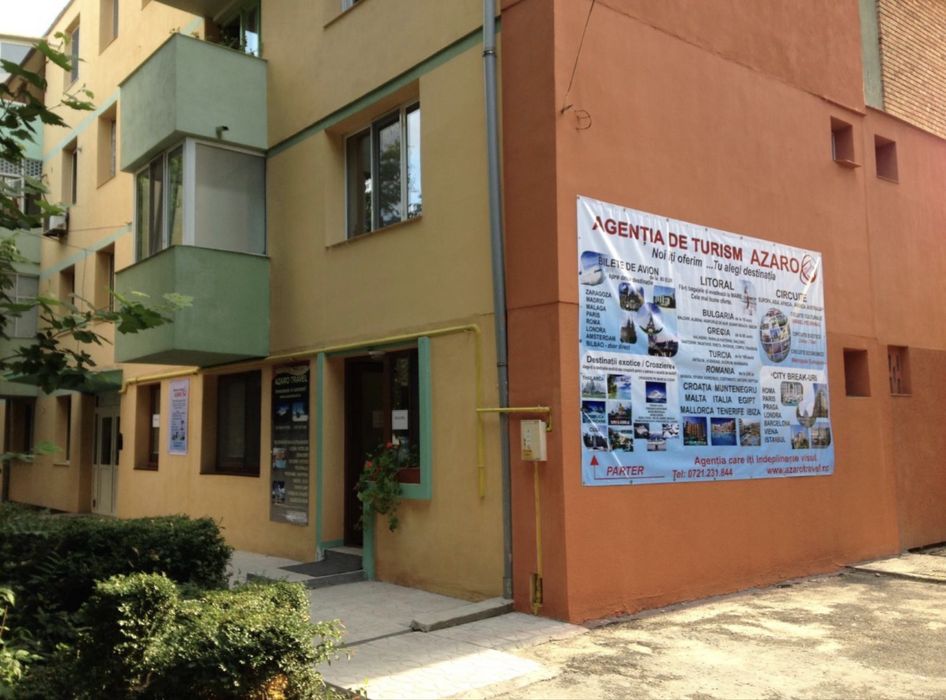 Vand apartament parter spatiu comercial central