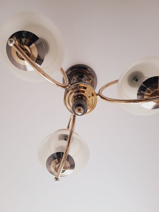 Люстра трёхрожковая