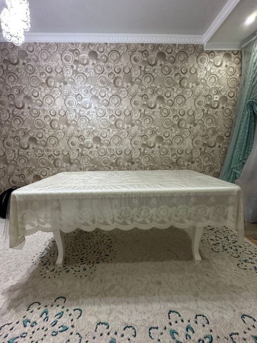 Обеденный стол со стульями