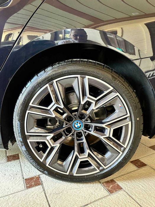 BMW i5 50l natariusga tayyor