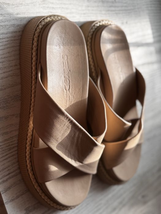 Продам кожаные сандалии