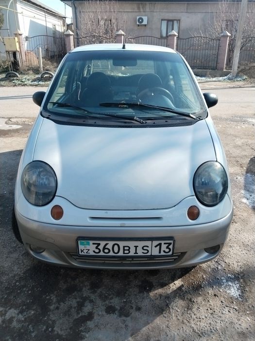 Машина жүріп тұр.