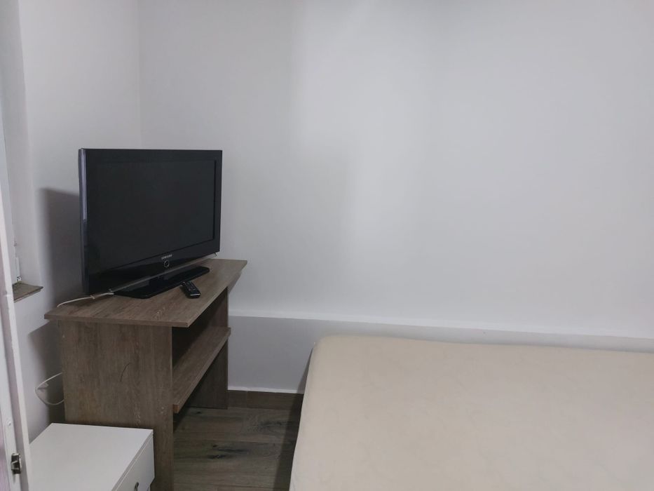 Închiriez garsoniera în vilă