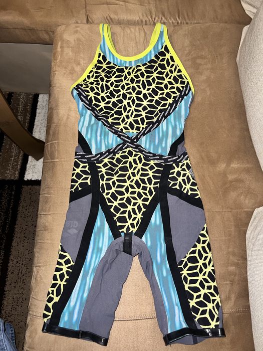 Arena Powerskin Carbon ultra - номер 32