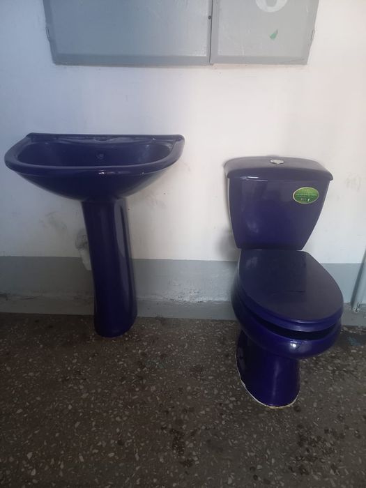 Продам б/у, унитаз с раковиной.