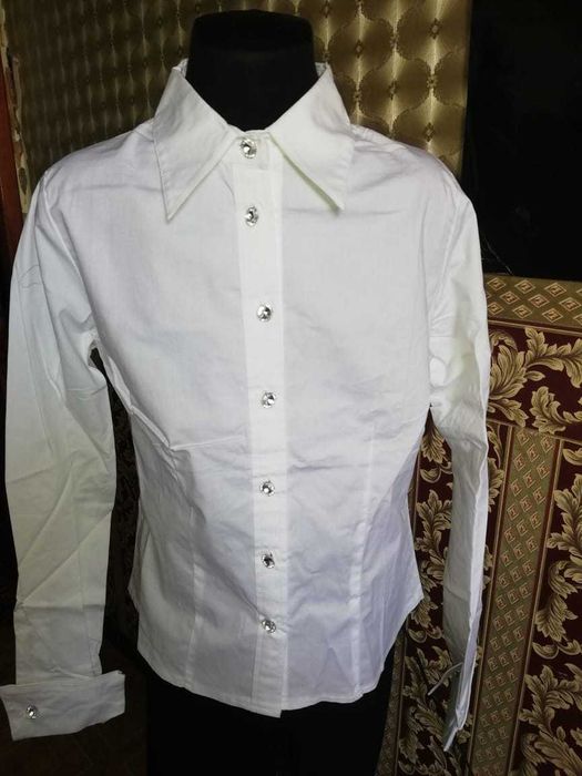 Школьная белая блузка