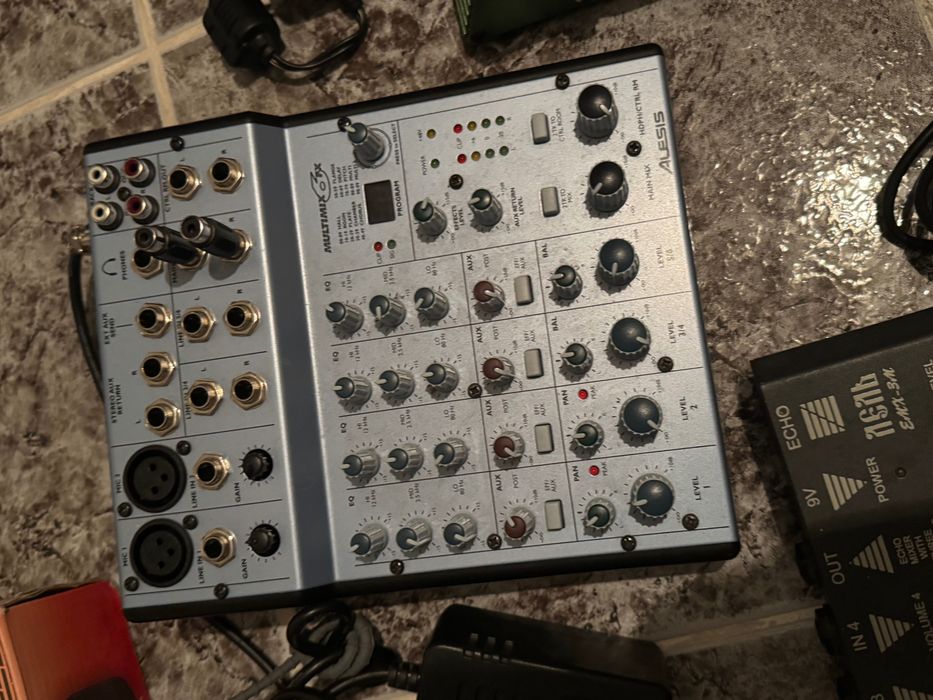 Музикални инструменти.