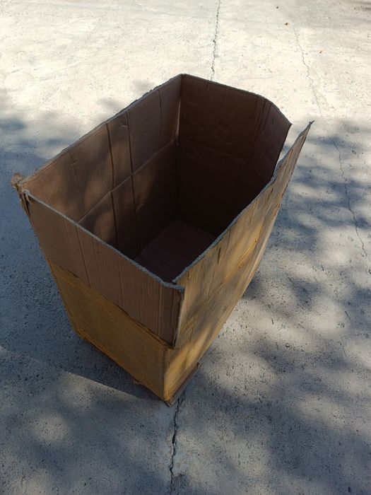 Картонная коробка