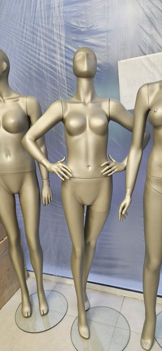 Дамски манекени – златист цвят