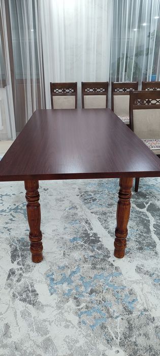 Продается качественный деревянный стол