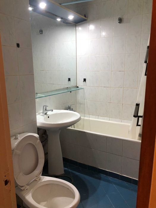 Garsoniera Piata Drumul Taberi metrou Tudor Vladimirescu 2 min  tramvai 41 3 min- Semi-renovata