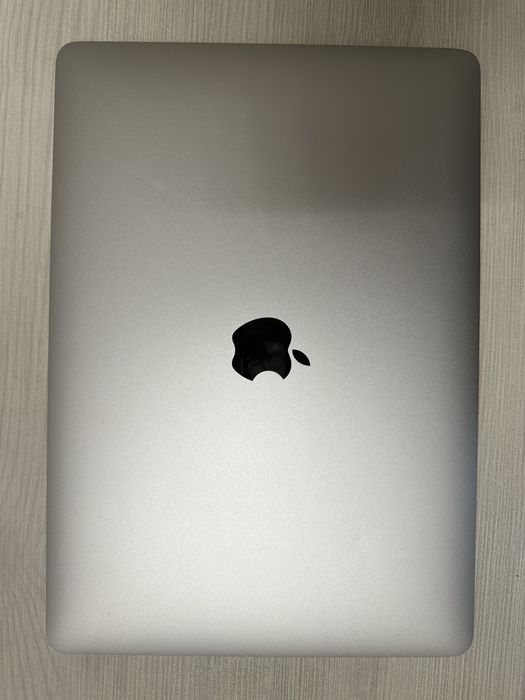 MacBook Air 13.3” (2020)