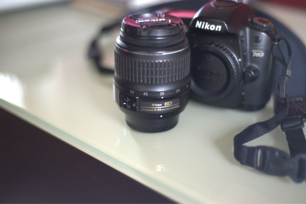 Nikon D80 + obiectiv 18-55