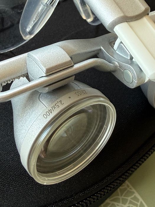 ZEISS медицински лупи 2.5x / 400 mm (EyeMag Smart, flip-up)