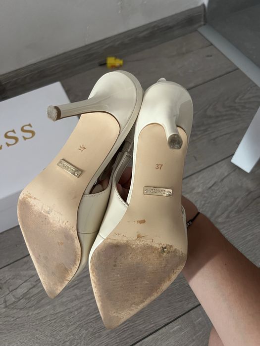 Дамски обувки стилето и отворена пета GUESS