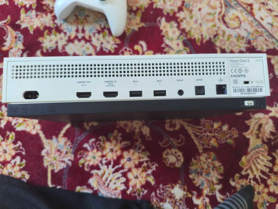 Xbox one S с 2 контроллерами