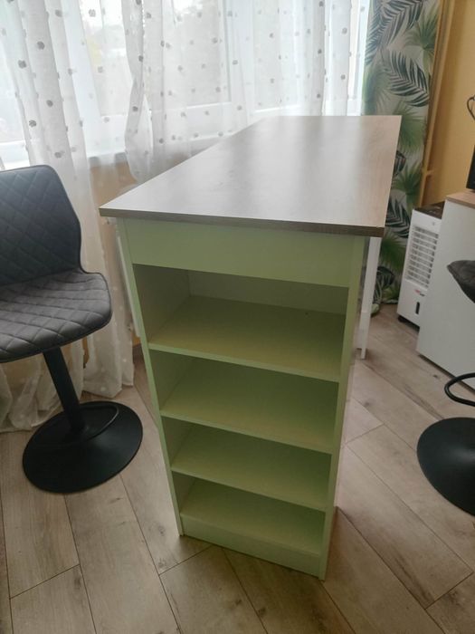 Бар маса  с рафтове в отлично състояние
