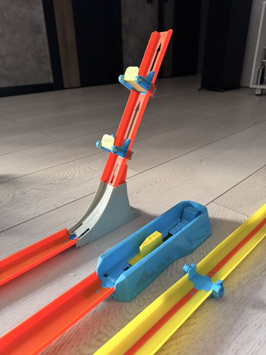 Hot wheels track