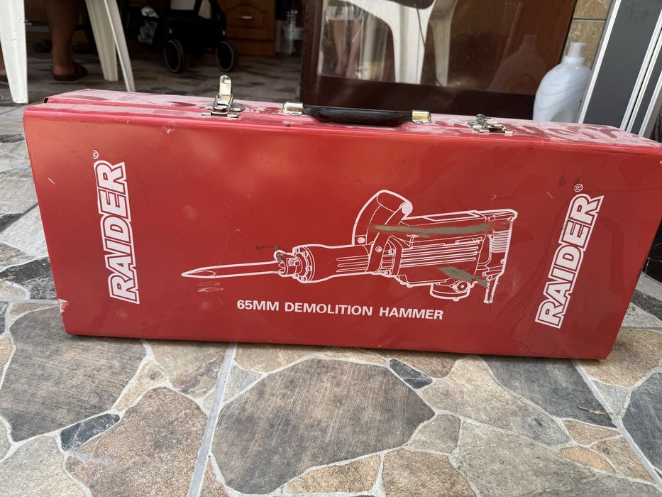 Raider къртач под наем