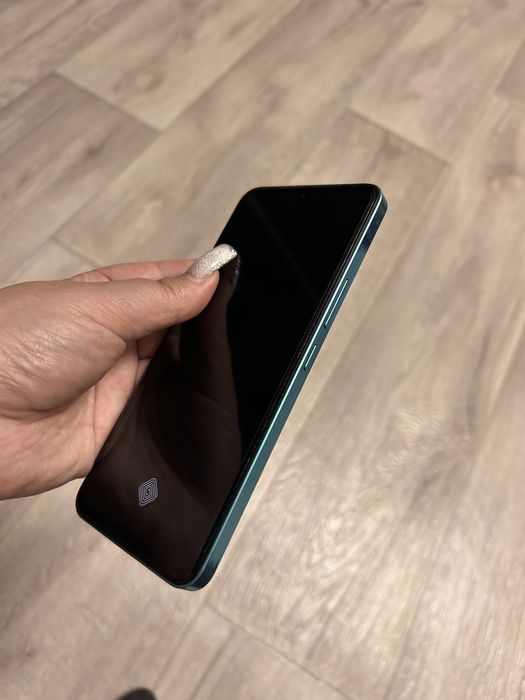 Продам телефон Vivo v25