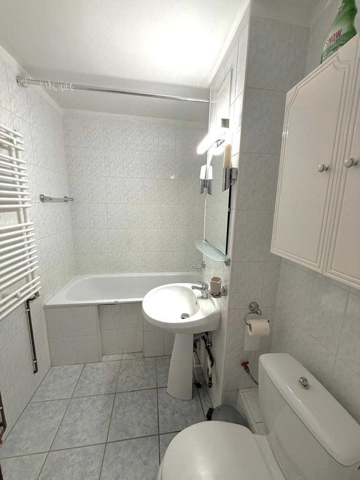 De închiriat Apartament 3 camere 2 bai -spațios, complet utilat, zonă verde, bloc anvelopat